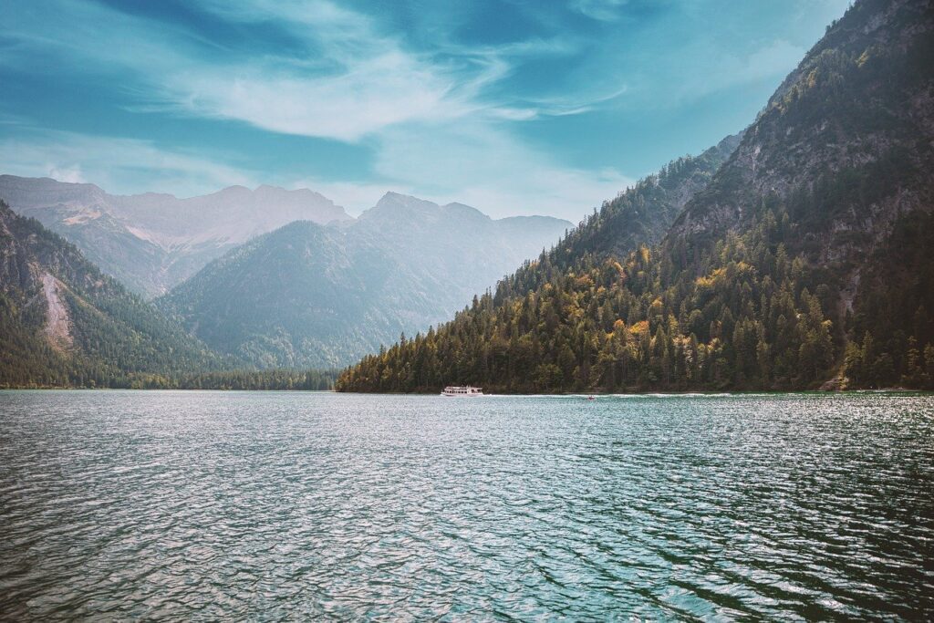 lake, mountains, nature-6627781.jpg